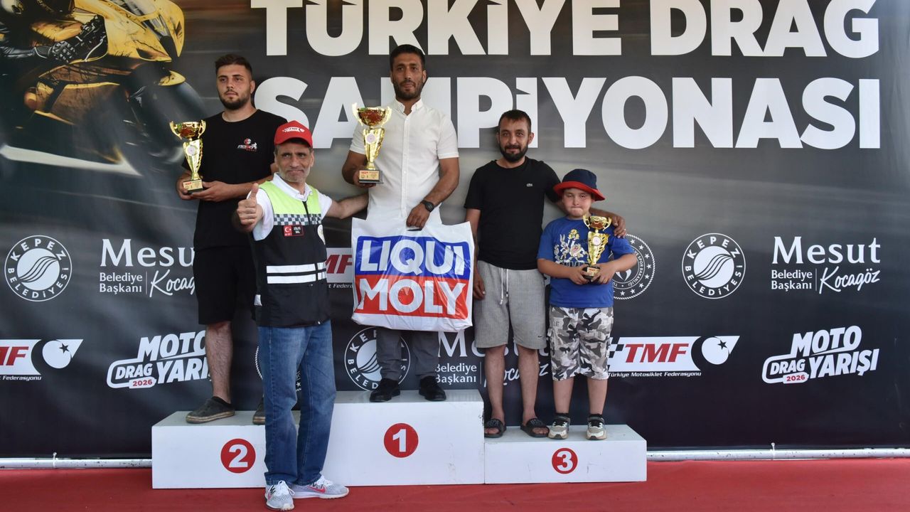 Motodrag şampiyonları kupalarını aldı