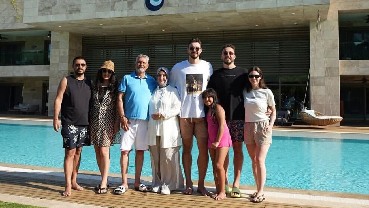 Alperen Şengün, Antalya'da tatil yaptı