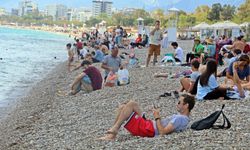 Antalyalılar sıcak havanın tadını çıkardı