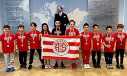 Minik yüzücülerden büyük başarı