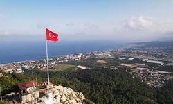 Çalış Tepesi’nde bayrak direği yenilendi