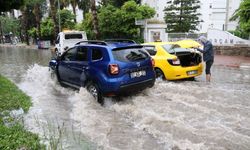 Antalya'da sağanak su taşkınlarına neden oldu