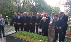 Bahçeli, Türkeş’in kabrini ziyaret etti   