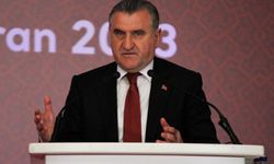 Bakan Bak'tan Kadın Hokey Takımı'na tebrik