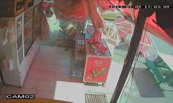 Antalya'da hortum şemsiyeleri uçurdu