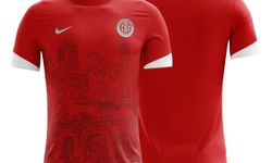 Antalyaspor’un kırmızı forması sokak hayvanlarına adandı