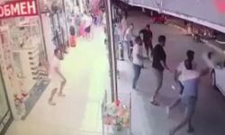 Turist otomobili esnafın üzerine sürdü