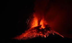 Etna Yanardağı yeniden faaliyete geçti