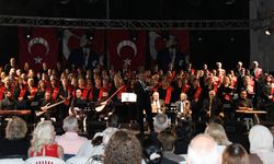 Cumhuriyet Korosu Kemer'de konser verdi