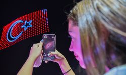 Antalya'da dron gösterisi görenleri büyüledi