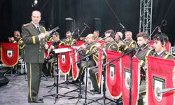 Askeri bandodan bayram konseri