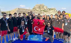 Antalyasporlu yüzücüler ülkemizi temsil etti