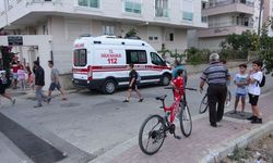 Taksi, bisiklet sürücüsüne çarptı!