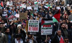 İngiltere’de 300 bin kişi 'ateşkes' için yürüdü