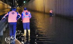 Alt geçitte biriken su ekipleri alarma geçirdi