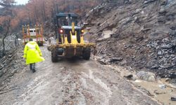 Büyükşehir fırtınada zarar gören yolları onardı