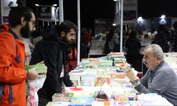 Antalya Kitap Fuarı'nda yazarlar okurlarıyla buluşuyor