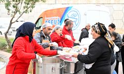 Muratpaşa'dan sıcak yemek ikramı