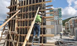 Kumluca Atatürk Stadyumu inşaatı tam gaz sürüyor