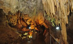 Hem görüntüsü hem tarihi ile dikkatleri üzerine çeken Zeytintaşı Mağarası!