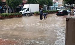 Sağanak yağış hayatı felç etti