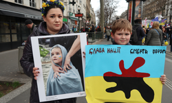 Paris’te Ukrayna’ya destek gösterisi