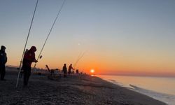 Antalya'da kıyasıya balık tutma mücadelesi