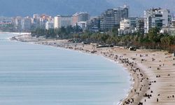 Antalya'da sahil ve parklar doldu