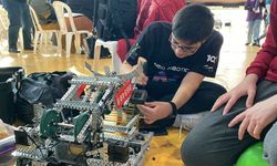 Geleceğin robotik mühendisleri yarıştı