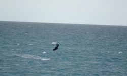 Antalya'da uçurtma sörfü keyfi