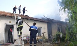 Serik'te okul binasında yangın