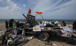 İsrail insani yardım taşıyan kamyonu vurdu