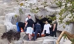 Ayağı sıkışan turisti itfaiye kurtardı