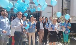 Engelli hakları için mavi balon