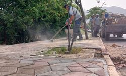 Kemer'de tahrip olan yollar onarılıyor