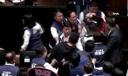 Tayvan meclisi birbirine girdi!