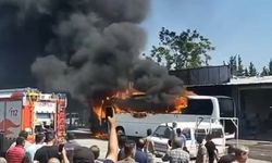 Park halindeki otobüs yandı
