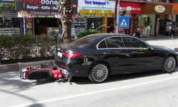 Yaya geçidinde duran otomobilin altına girdi