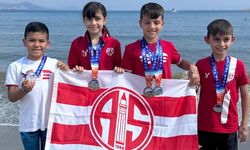 Antalyaspor'un minik yüzücüleri kürsüye çıktı