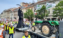 Polonya'da binlerce çiftçiden protesto yürüyüşü