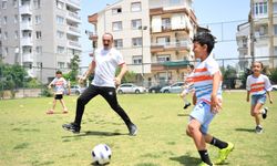 Başkan Kotan çocuklarla futbol oynadı