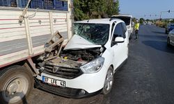 Antalya'da feci kaza! Kamyona ‘ok’ gibi saplandı!