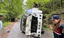 Antalyalı çiftin karavanı Bolu'da devrildi