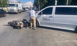 VİP araçla motosiklet çarpıştı