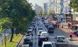 Antalya'da okul yoğunluğu! Trafik kilitlendi