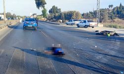 Manavgat'ta otomobil motosiklete çarptı