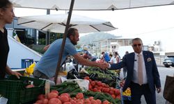 Başkan Topaloğlu'dan pazar esnafına ziyaret