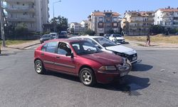 Manavgat'ta iki otomobil çarpıştı