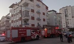 Manavgat'ta apartmanda yangın paniği!