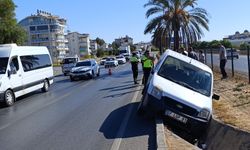 Kaza yapan araç kanala düştü